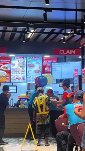 no words can explain… KODUSSSSS! JOLLIBEE KABANKALAN!!! thatt smile from tatayy 🥹🥹🥹