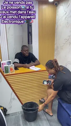Si tu veut met dans l’eau ont ne t’a pas vendu le poisson 🐟 ohhhh  #cestpaslepoisson #doualacameroun🇨🇲  #akwamtndubaï  #garantiefacture  #accesoiresofferts  #trocpossible 