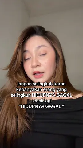 jangan salfok sama MATTE LIPSTICK M13 guee 🧡