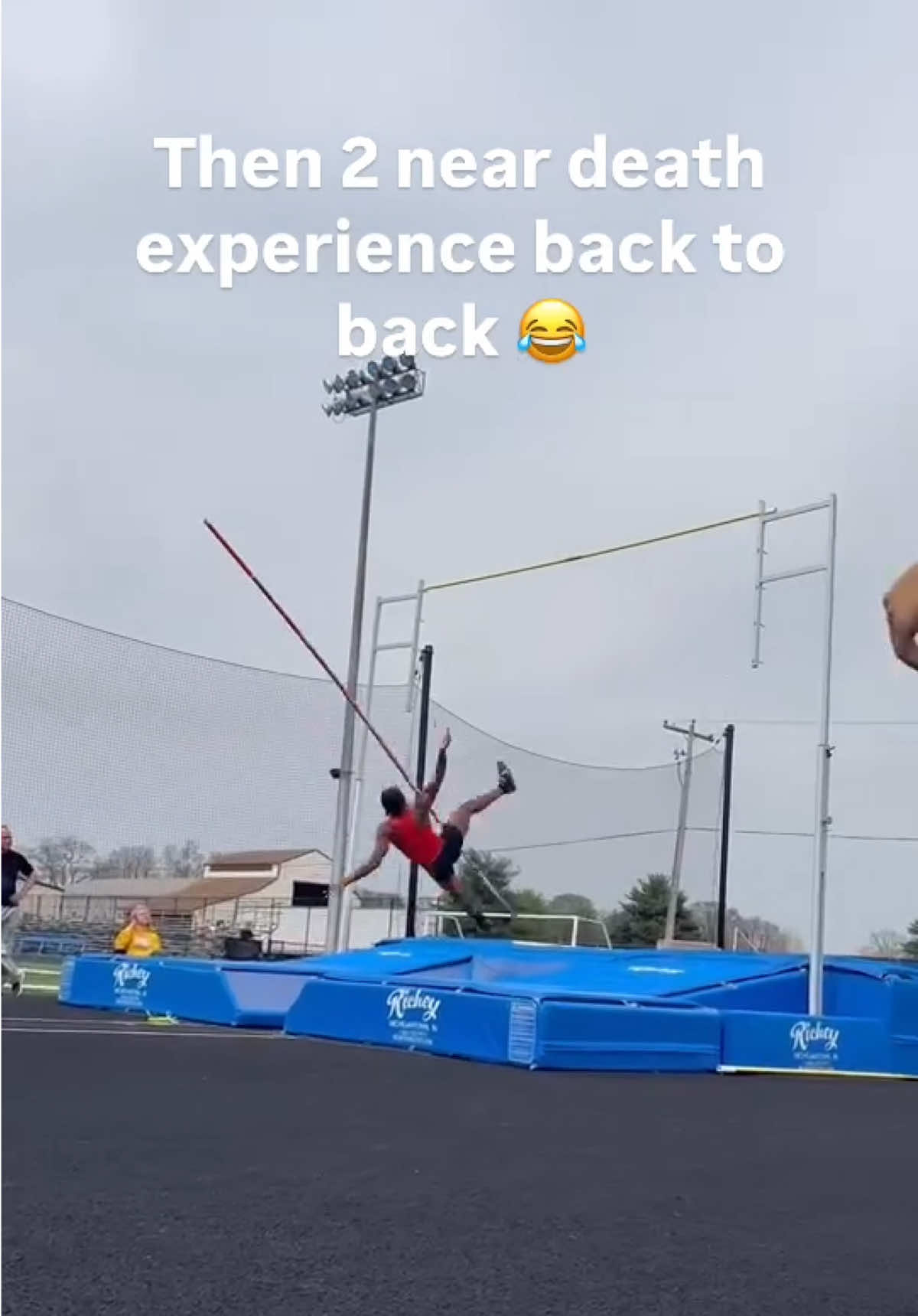 Pole had enough after the school record 🤣 #polevault #trackandfield @baby_nanjo 