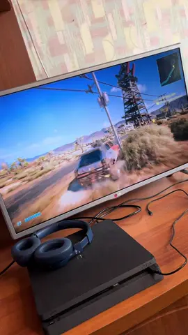 Играет в cyberpunk2077