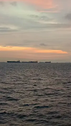 Ambik lah kalau suka buat story atau quotes sendiri...  tap ❤️.. #pelautmalaysia🇲🇾 #foryou #sunset #foryoupage #seamanlife 