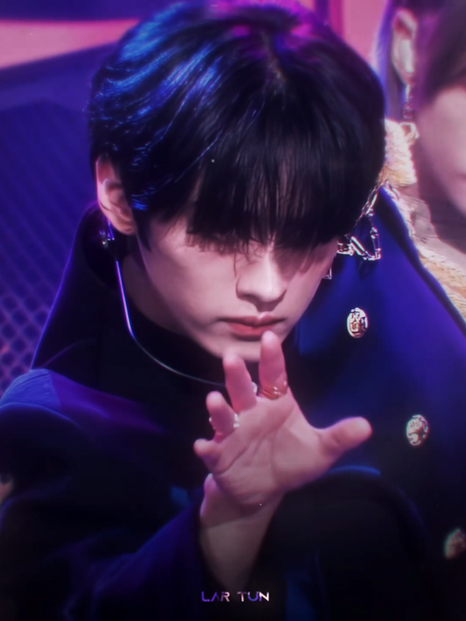 BLUE HAIR LEE KNOW???!!! IM GOING FERAL #edit #straykids #skz #leeknow #leeknowstraykids #usa #europe #trending #fyp #kpop #fyppppppppppppppppppppppp #fy #noflop #viral