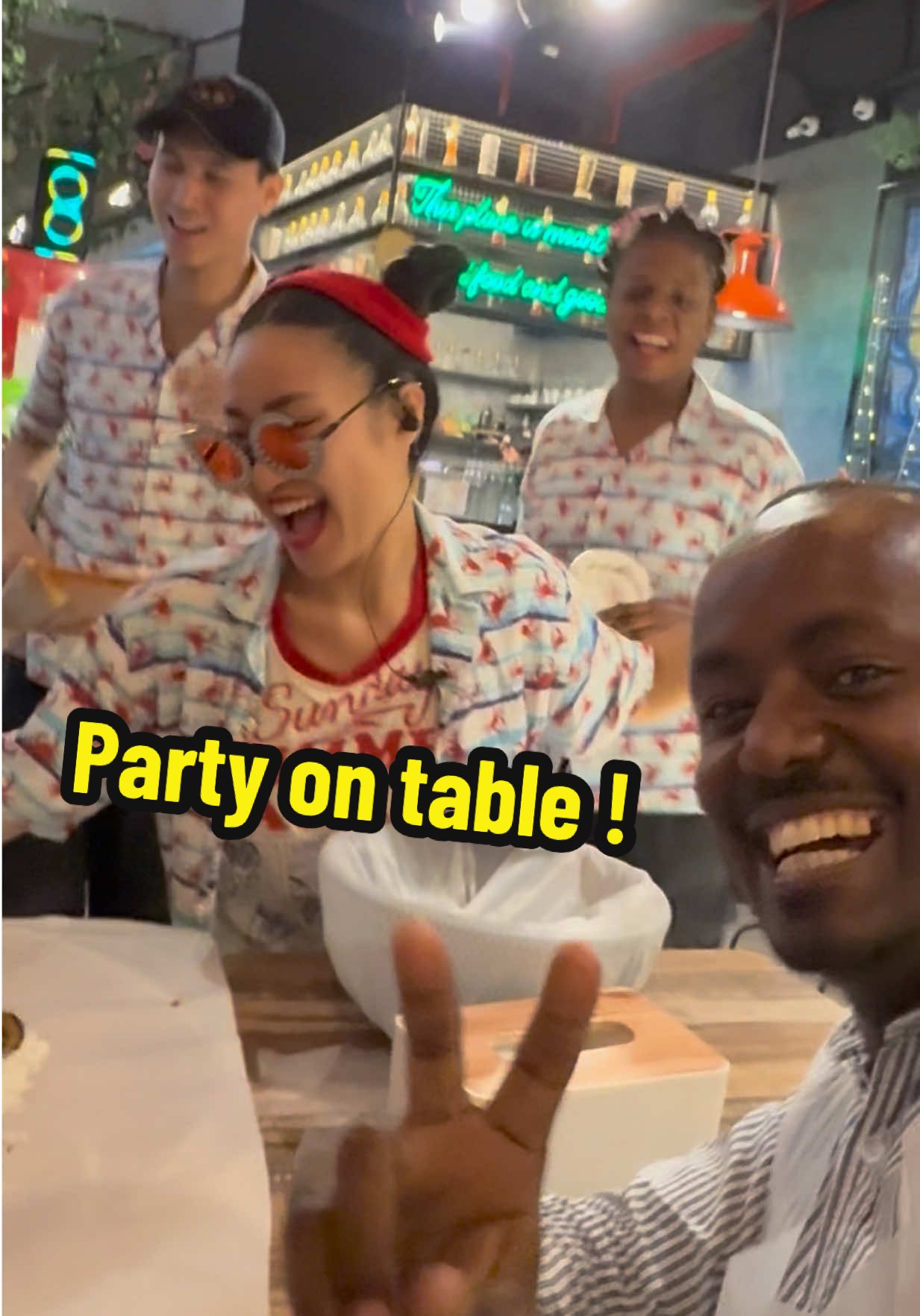 Party on Table 🦞🦀🦑🐙🦐 #dubai🇦🇪 #dubaitiktok #دبي #uae🇦🇪 #uaetiktok 