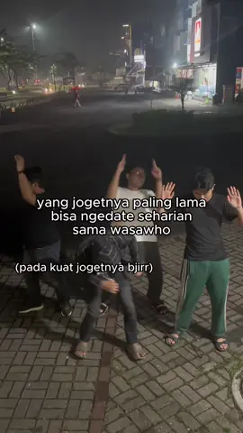 mendadak jadi raja joget demi ngedate sama fineshyt #nonchalant #fineshyt #shrewd #shrewdstreets 