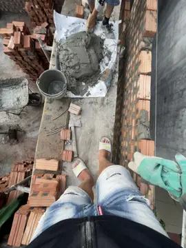 Có tiền mới làm phiền người khác được 