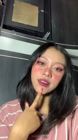 Siapapun tutor masang bulumata dong biar ngga turun trs kan jadi ngga kelihatan🥲 #transisimakeup #douyinmakeup #makeuptransition #transihirchallenge #fyp #fyppppppppppppppppppppppp 