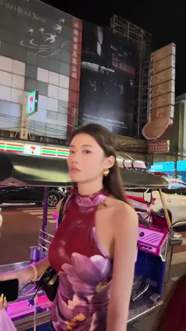 Bạn thân của mami update. Hahaha hình như hôm qua mami với Tiểu Hu Shuo cãi nhau nên bị bạn thân chọc 🤣🤣🤣🤣  Nhưng mà mami ơi có thực sự chỉ là Dior không vậy ạ 😭😭 #wlw #shaorehushuo #girllovegirl #fyp #douyin 