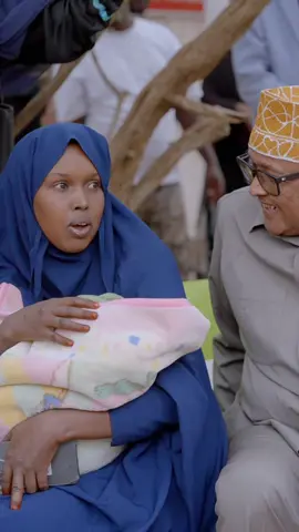 Madaxweyne Cirro oo la kulmay Hooyadan oo ku sugnayd Cisbitaalka Burco #madaxweynecirro #farhangahnoug 