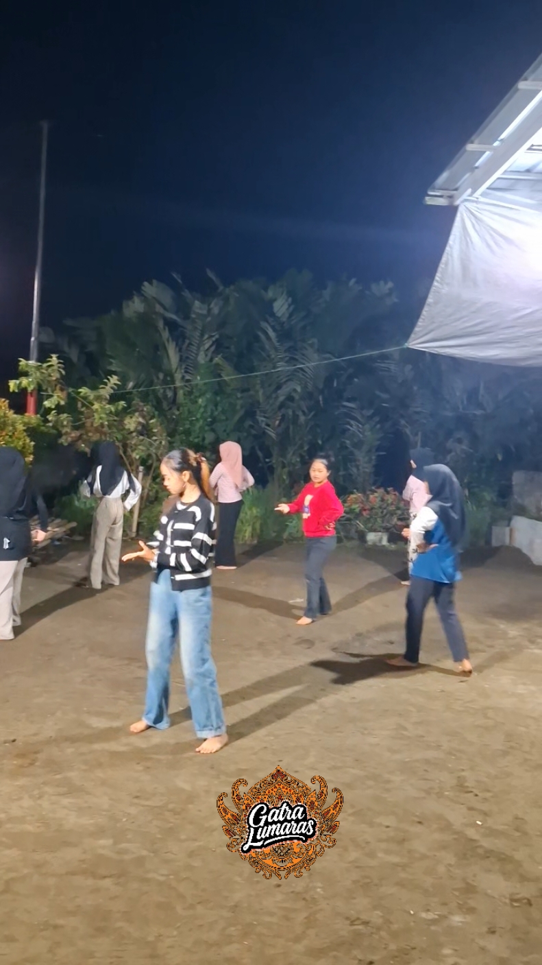 H-9 #topengireng #topengirengmagelang #gatralumaras #seni #tari #indonesia #kesenian #jawatengah #fyp #Love #kesenianmagelang #beautiful #foryou #masukberandafyp #budayajawa #seni #srumbung