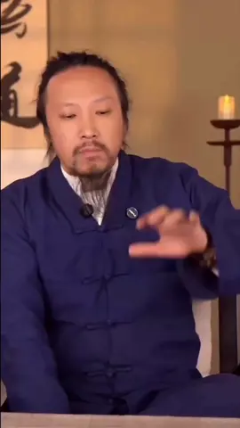 Wear rings wrong?Your pinky could ruin your fortune!(Right hand rules)#fengshui #fengshuitips #prosperity #authority #health #abundance #righthand #rule #fyg 