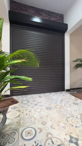 Marre du bruit, de la chaleur et du manque de sécurité ? 😓» Le volet roulant est la solution idéale ✨ Isolation, sécurité et confort garantis 🏠 #vouletroulant #store #maisonconfort #côtedivoire🇨🇮225 