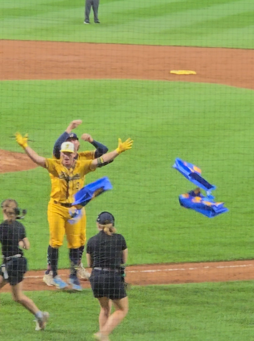 #savannahbananas @Eric Jones #bananaball 