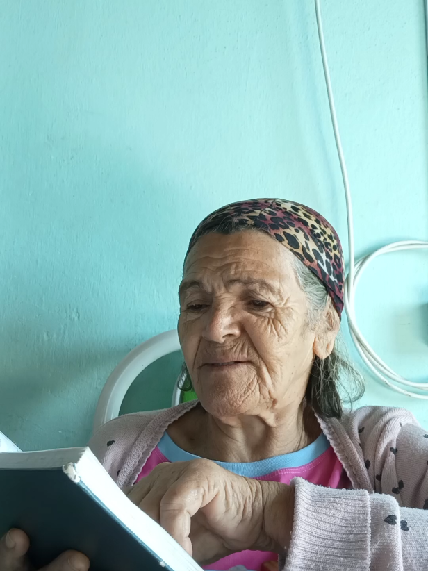 #alzheimer ,tão bom quando acorda bem humorada na paz do Senhor 🙌,ontem a tarde mãe  tava enjoada ,vomitou ,mas hj acordou ótima 🙌##desafiosdoalzheimer #vivenciasdoalzheimer #alzheimerecuidados #maecomalzheimer  20/08/25