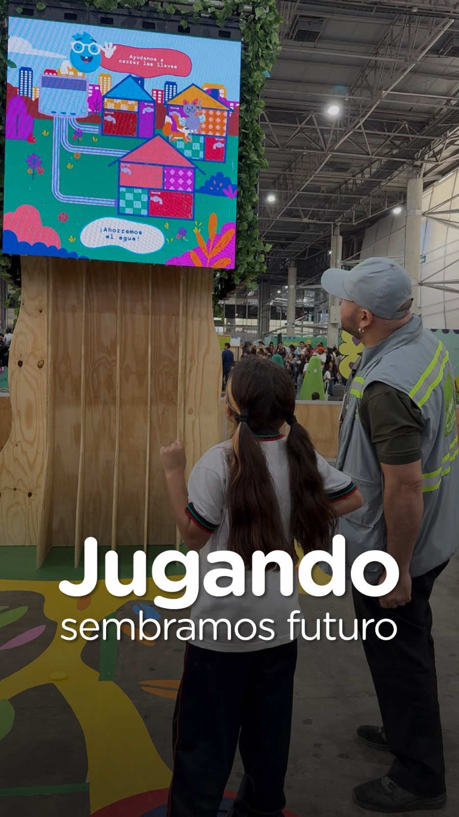 Pies en movimiento, ¡mente despierta! 🤓 Los juegos interactivos del Festival Buen Comienzo🌟estimulan la creatividad, el pensamiento crítico y el amor por el territorio. 💚 Los retos de nuestro stand invitan a saltar, explorar y sentir la naturaleza, cada paso es una experiencia que despierta la conciencia ambiental desde la infancia.🎈 Definitivamente es una experiencia que se transforma desde el juego.🫶🏼 #fyp #paratii #jugar #saltar #diversion 