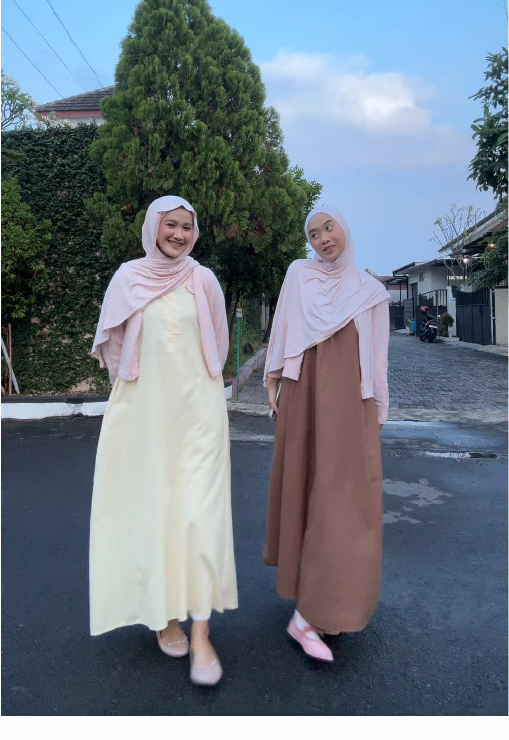 cute + comfy + gemes overload 💕 this dress will make you smile all day 🌸 #innerdress #inspooutfit #mididress #outfitideas #outfitinspiration #ootdhijab #dress #fitcheck #OOTD #outfit #colorfuloutfit #colorfuloutfitinspo 
