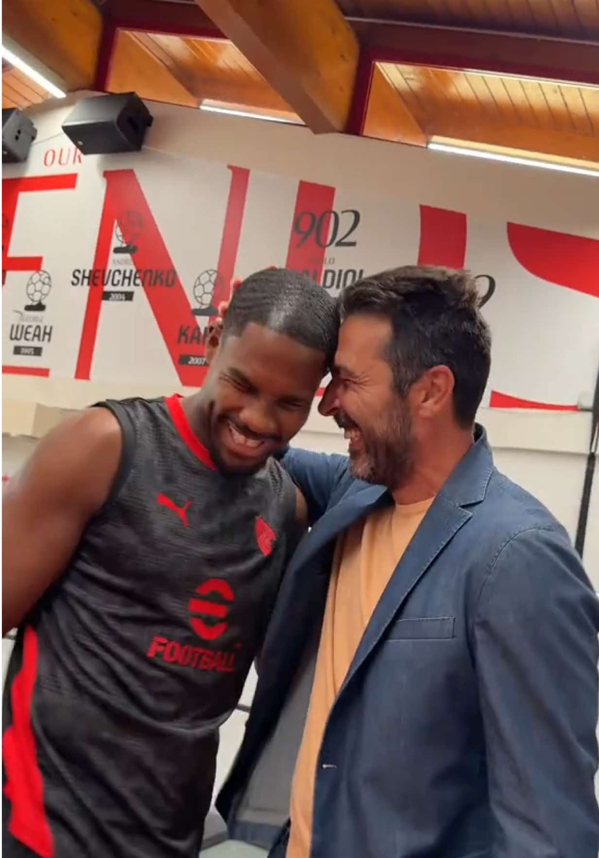 Maignan 🧤Buffon 🤩 #acmilan #tiktokfootball #tiktokcalcio 
