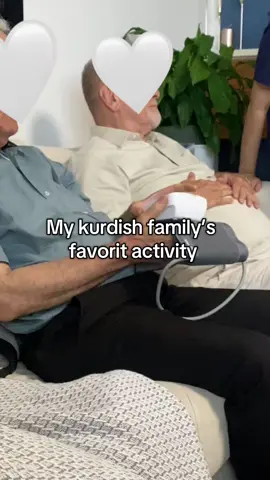 Blutdruck messen wird zur Meisterschaft   #immigrantfamilies #kurdish #blitdruckmessgerät #fyp 