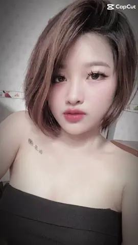 Họ buông lời tán anh cả trăm câu đường mật , em chỉ thì thầm hỏi thật là “ Anh ăn cơm chưa? “