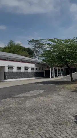 Pergi ke pasar membeli bekal, jangan lupa bawa kantong kain. Sosialisasi penyembelihan halal, agar daging sehat, halal, dan terjamin. ✅🐄 👉 Bareng jagal RPH Ampel, kita belajar bukan cuma cara motong hewan, tapi juga memastikan setiap produk tetap ASUH (Aman, Sehat, Utuh, Halal). @pemkab_boyolali  #jurusembelihhalalindonesia  #fyp  #pemkabboyolali #fyppppppppppppppppppppppp #CapCut 