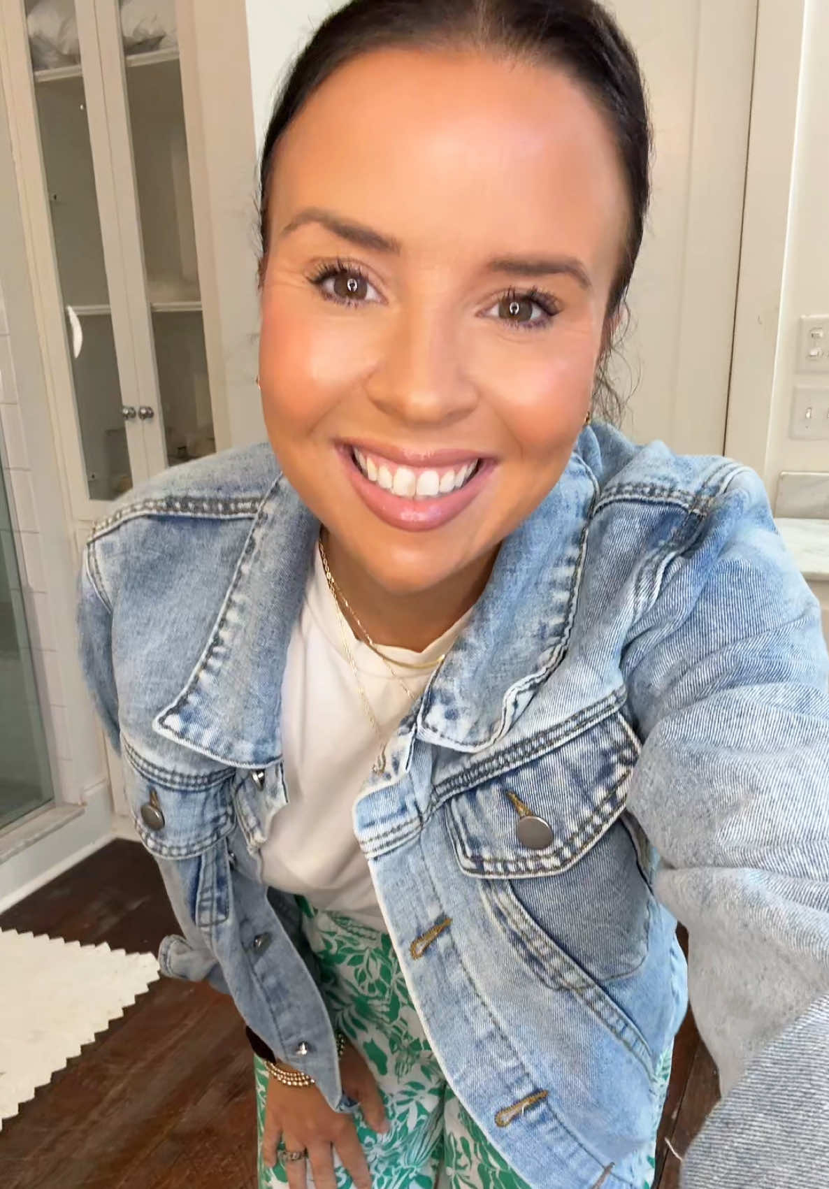 Happy Wednesday friends. Ps. Don’t sleep on SHEIN denim. #OOTD #teacheroutfits 