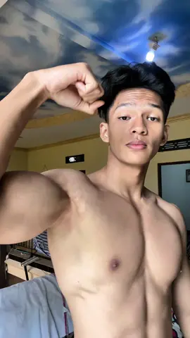 auto flexing flexing di gym #milkrecipe #hairremoval 