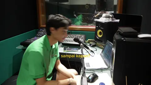 hi tiktok. ini devano. mau ngasih tau kalau di 22 agustus ini, saya akan rilis lagu. judulnya ‘Rumah?’. lagu ini aku tulis waktu di bangku SMP. tadinya puisi kecil. tapi sekarang. aku mau bersuara. dari POV anak bungsu. ma.. pa.. ka.. izin ya.
