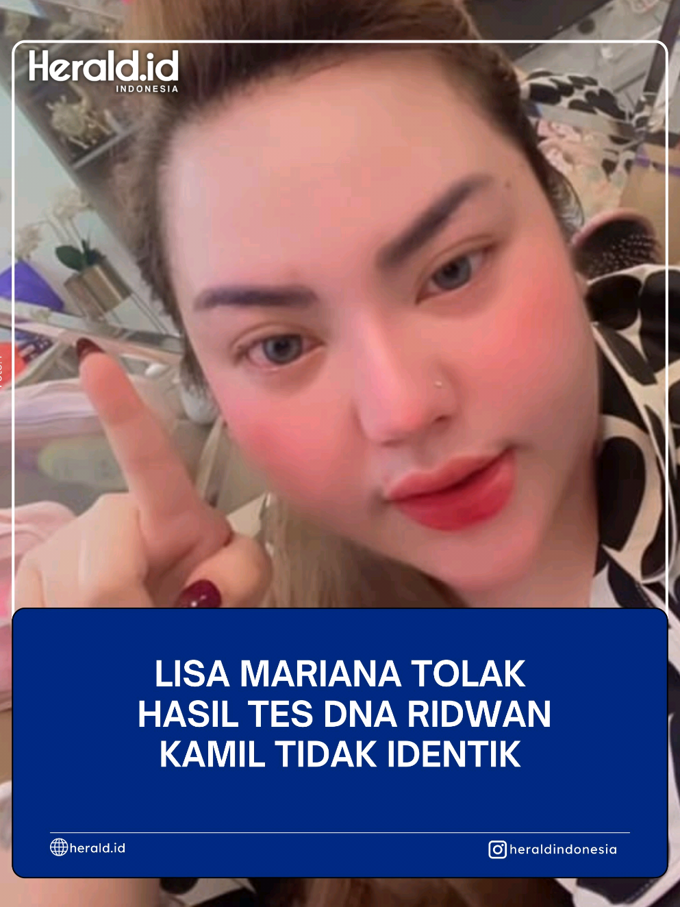 Hasil tes DNA terhadap Ridwan Kamil dengan anak Lisa Mariana, CA, telah keluar pada Rabu (20/8). Hasil tes DNA tersebut menunjukkan bahwa Ridwan Kamil bukanlah ayah biologis dari CA, sementara Lisa Mariana dapat dipastikan adalah ibu kandung dari CA. Hal ini kemudian melanjutkan penyelidikan hukum terhadap Lisa Mariana karena diduga melakukan pencemaran nama baik terhadap Ridwan Kamil. Sementara itu, Lisa Mariana yang menerima hasil tes DNA yang dilakukan pada Kamis (7/8) lalu pun merasa ada kecurangan yang merugikan dirinya. Dalam story Instagram pribadi, Lisa Mariana tampak kesal ketika menyampaikan pernyataan yang menolak hasil tes DNA tersebut. Menurutnya, CA adalah anak biologis dari hubungannya dengan Ridwan Kamil. ____ Follow @heraldindonesia https://herald.id Selalu ada yang baru 😊 #lisamariana #ridwankamil #tesdna #viral  #fyp