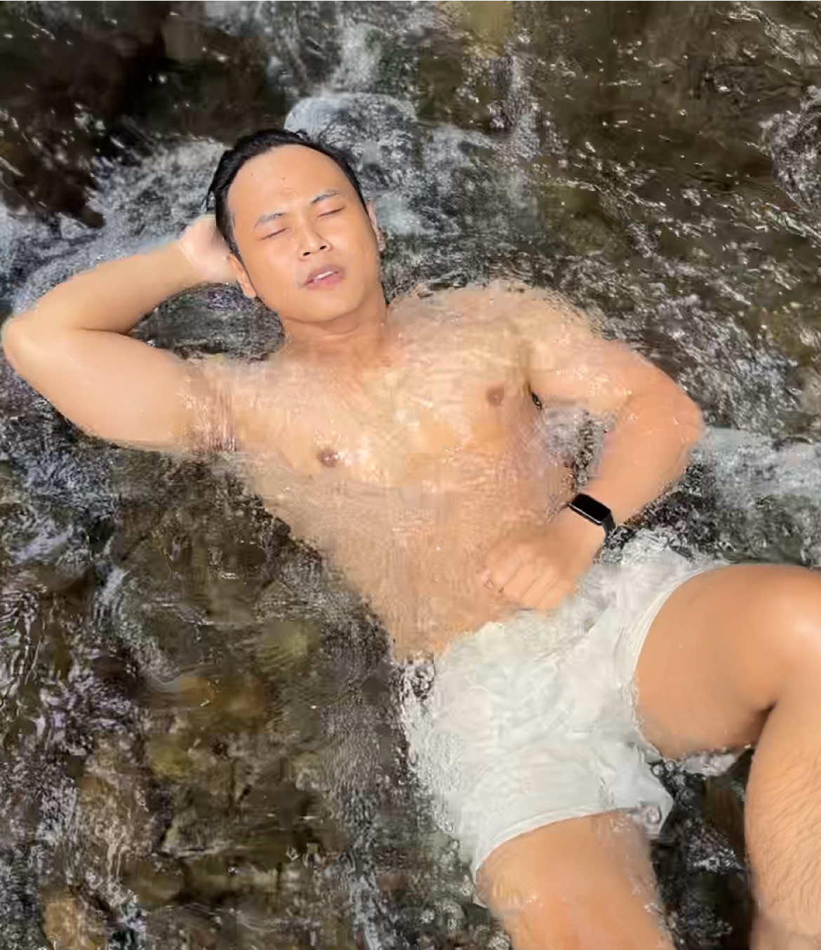 Masih edisi Mandi di Sungai. Seseru itu main di Alam, sungguh nikmat luar biasa diberikan kesehatan oleh Tuhan YME, sehingga bisa melihat Alam yang indah di kampung halaman saya, besok kita explore sungai dan mandi lagi ya. #mandidisungai  #adventure #sungaicireong #sungai #wisataalam #wisataair #river #GymTok #CapCut #gymtok 