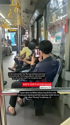 PARAH SIH. kakek-kakek bowtie