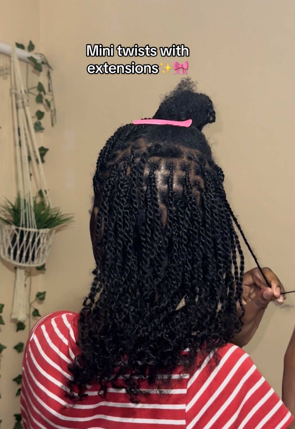 Mini twists with extensions ft. @qvr hair @qvrhairlive 🪴 #4chair #4chairstyles #minitwists #naturalhair #qvrhair 