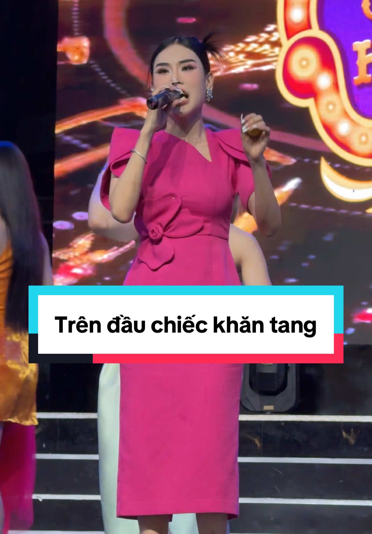 Trên đầu chiếc khăn tang#ganhhatlotohuongnam #damsensquare #giaitritiktok 