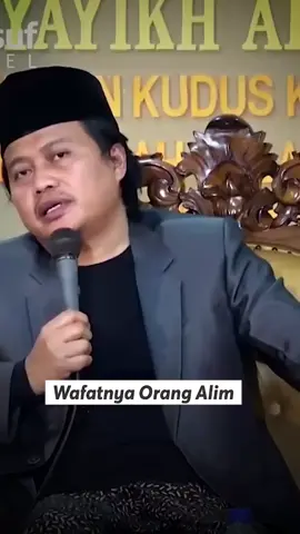 Mautul alim mautul alam, wafatnya orang alim, mengakibatkan dunia juga turut mati. Wafatnya ulama mengurangi “lampu/obor” dunia. #ceramah #gusyusuf #apitegalrejomagelang #khthoifurmawardi #fyp 