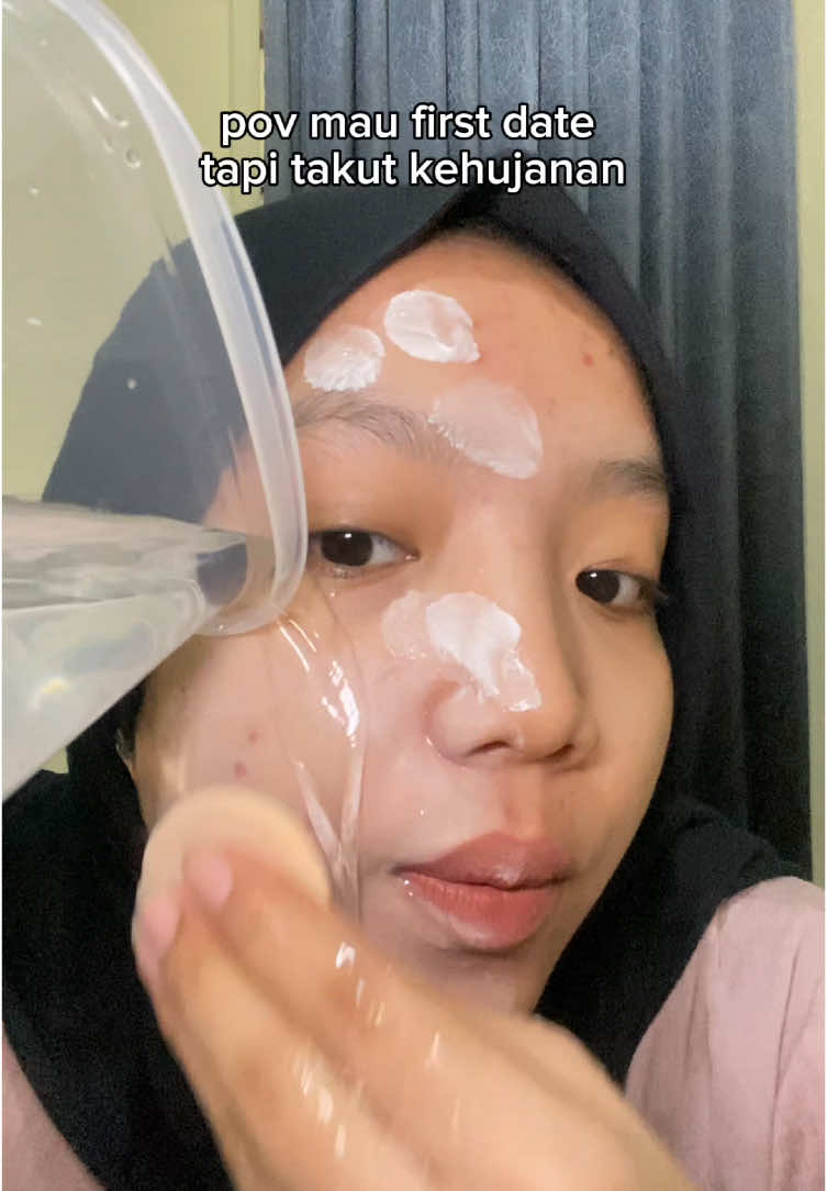 mandi hujan date? gass, tapi bentar pake day creamnya g2g dulu buat ga luntur🫰🏻