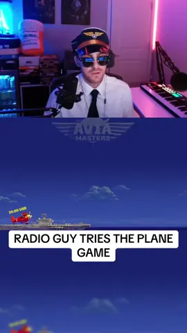 RADIO GUY TRIES THE PLANE GAME #kick #streamer #pilot #plane 