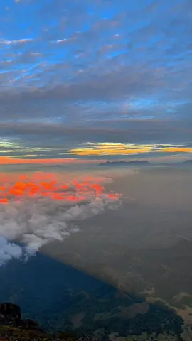 Bayangan cantik gunung inerie⛰️