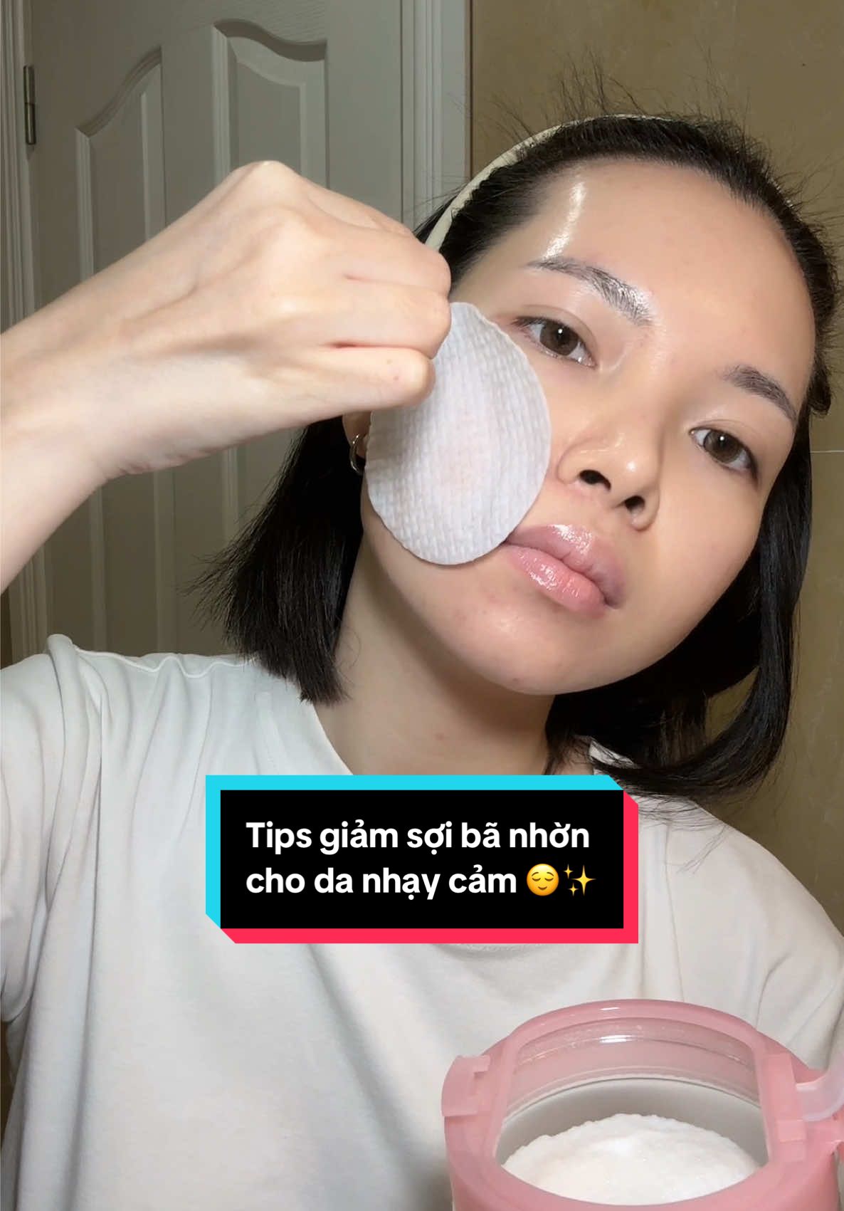 Da nhạy cảm cần tdc hoá học để sạch sợi bã nhờn, mụn đầu đen thì thử ngay em #tonerpad #needly hồng này nha 🌸✨ #fyp #skincaretips #chamda