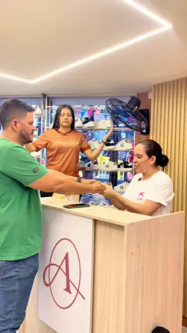 En búsqueda del ser más superior 🫡 #humor #calzado #andanza 