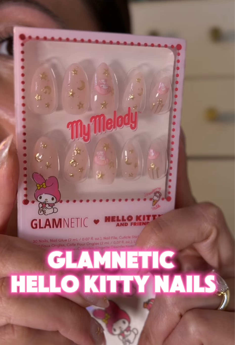 Use my code Flaveiia for 15% off on https://www.glamnetic.com 💅 I’m wearing the Hello Kitty and Friends collab, and I also grabbed Entranced, Love Me, and Siren — all so cute I can’t pick a fave! I’m a short almond nail girl, but Glamnetic has every shape and style. They go on in 5 minutes, last up to 2 weeks, are reusable, and cost way less than a salon set. Save some money, do your own nails at home, and still have the cutest DIY nails. #GlamneticNails #HelloKittyNails #PressOnNails @Glamnetic 