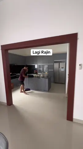 Lelahnya seorang ibu rumah tangga tentu tidak bisa dipandang sebelah mata. Selalu saja ada pekerjaan rumah yang harus diurus dari pertama kali membuka mata di pagi hari sampai memejamkan mata kembali di malam hari. @Faiqah Aufa Winata terima kasih sudah mengurus Suamimu ini, anak2, juga rumah kita 🫶