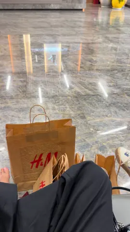 Cảm ơn vì đã bật đèn cho tôi, cuối cùng thì trời cũng đã sáng.. H&M hum nay có gìii? #fyp #viral #vincomdongkhoi #hm