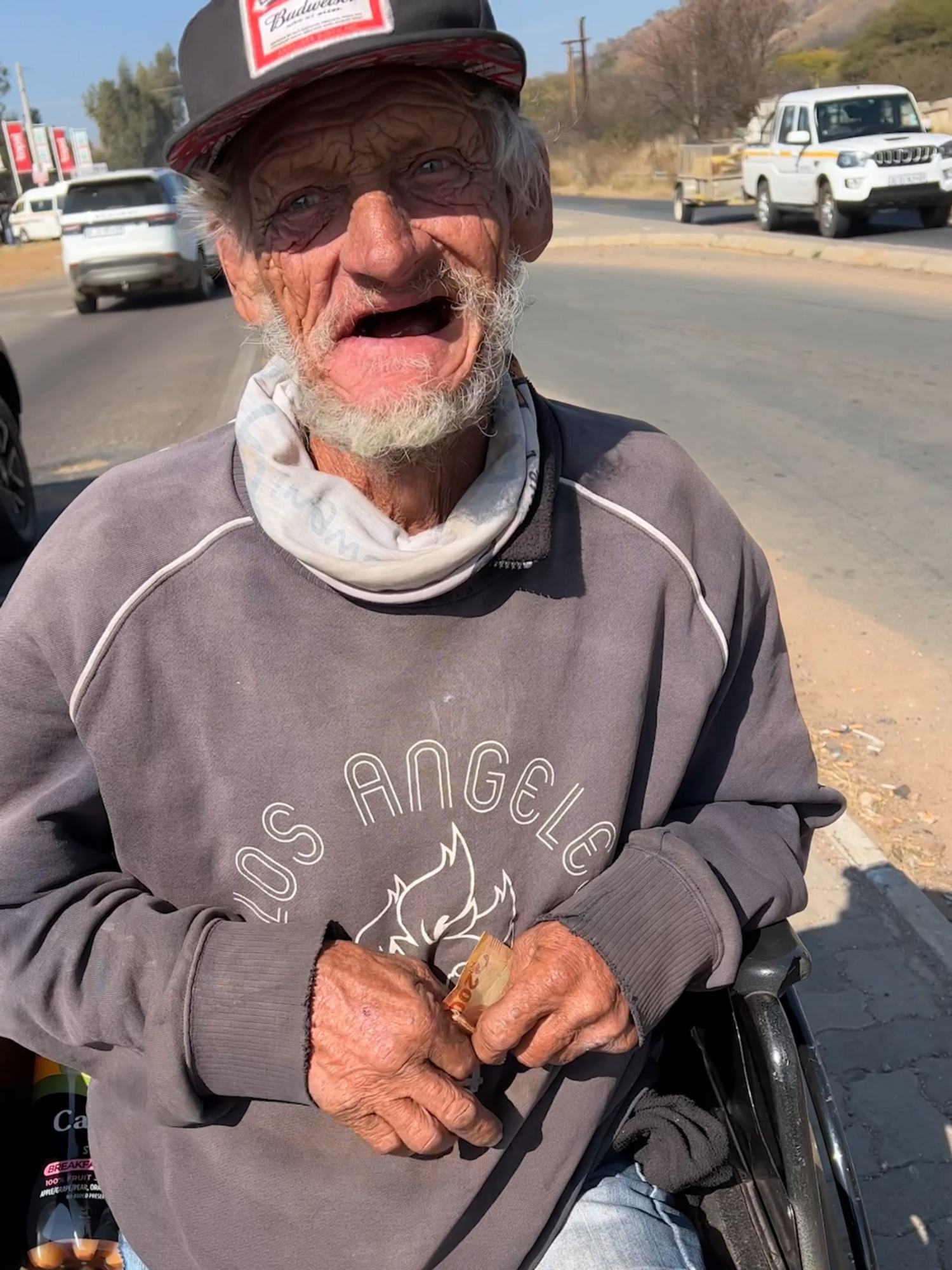 Man begging for food but his kindness will touch your heart