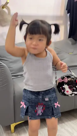 អ៊ុំប៉ាក់ចិញ្ចើម🤣 #Ahfong 