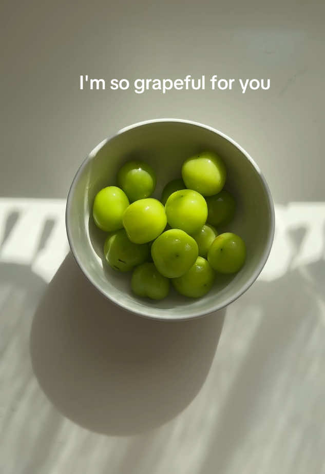 Green grapes over purple!  #fruit #grapes #grapefruit #fyp #aesthetic 
