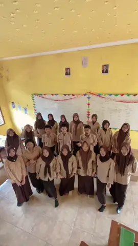 #kelaskompak #10 ⁴ #fyppppppp #tiktokkkkk #trending bantu like ya man temannn