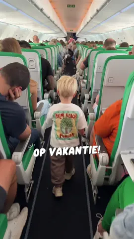 Wij gaan op vakantie! Luca had er heel veel zin in! 🤩#moedersvantiktok #momlife #vakantiemeteenpeuter #vakantie #dayinthelife 
