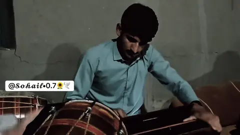 : مجھے پسند ہے ویران خندروں میں جانا، ٹوٹی اینٹوں پر وقت کے نشان پڑھنا، ٹوٹی محرابوں سے گزرتی ہوا کی سرگوشی سننا زمین پر بکھرے پتھروں میں صدیوں پرانی کہانیاں تلاش کرنا، قدیم عمارتوں کو دیکھنا، ان کی دیواروں پر وقت کے ہاتھوں کی لکیریں محسوس کرنا پتھروں میں چھپی خاموش دعائیں سننا، ان محرابوں کے سائے میں بیٹھ کر سوچنا کہ یہاں کبھی زندگی کیسے بہتی تھی، پہاڑوں میں چھپی خموشی کو محسوس کرنا اس خاموشی میں اپنی دھڑکن کی آواز سننا، ہوا کے لمس کو چہرے پر محسوس کرنا آسمان کو بادلوں کے ساتھ بدلتا دیکھنا وادیوں میں پھیلی ٹھنڈک کو سانس میں بھر لینا، اپنے آپ سے باتیں کرنا، دل کے بند کمروں کو کھولنا، خود کو سوالوں کے آئینے میں دیکھنا، اپنی سوچ کے بھٹکنے کو محسوس کرنا، لمحوں کو ٹھہرنے دینا، وقت کی رفتار کو بھول جانا اور اس احساس میں ڈوب جانا کہ شاید سکون یہی ہے۔@jrr baba🫠 