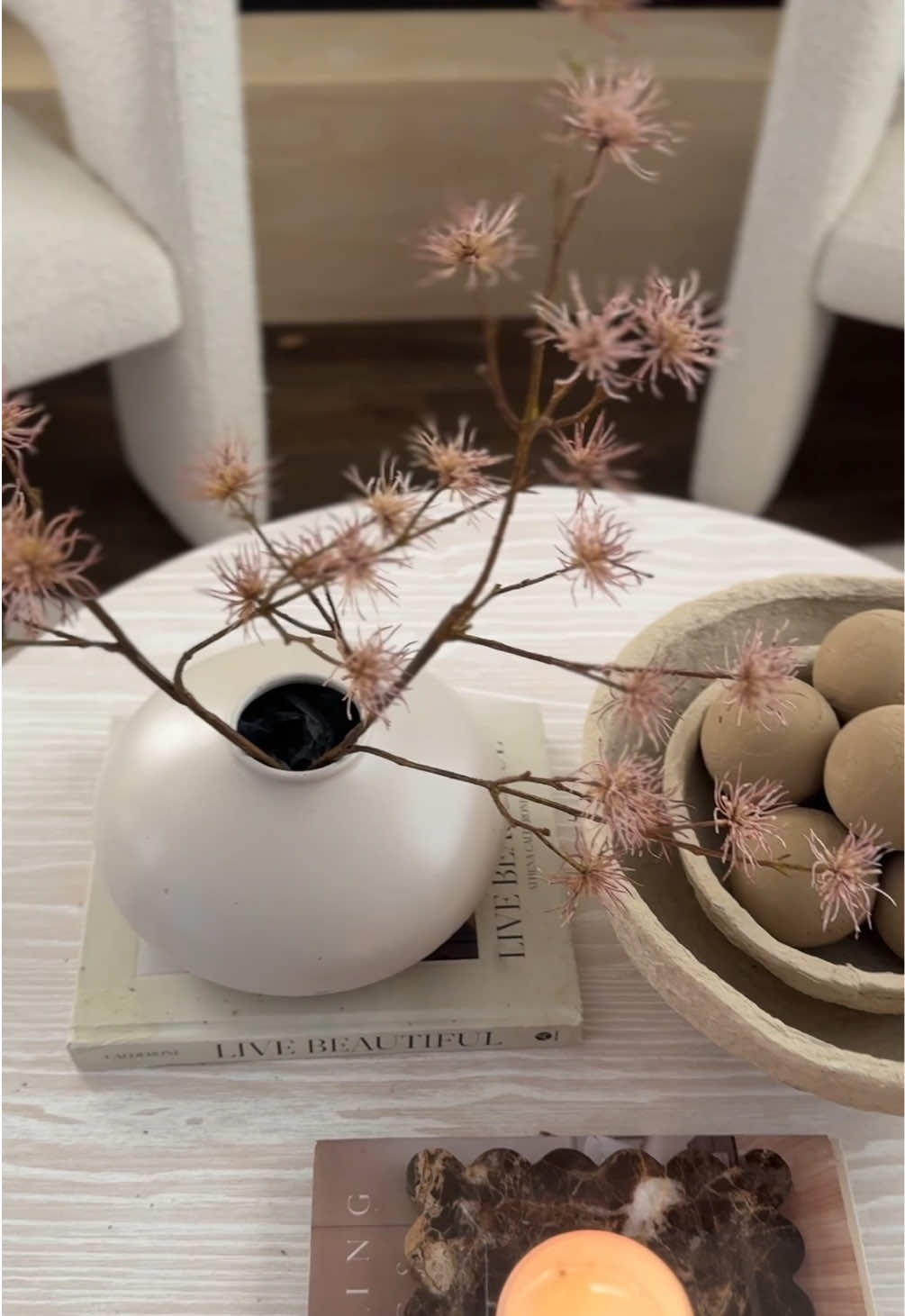 Minimalist Autumn Stems making subtle changes for Autumn. These stems are very minimalist but make such a statement. These can be used year round . #autumnaesthetic #coffeetablestyling #cozyathome #wabisabi #organicmodern 