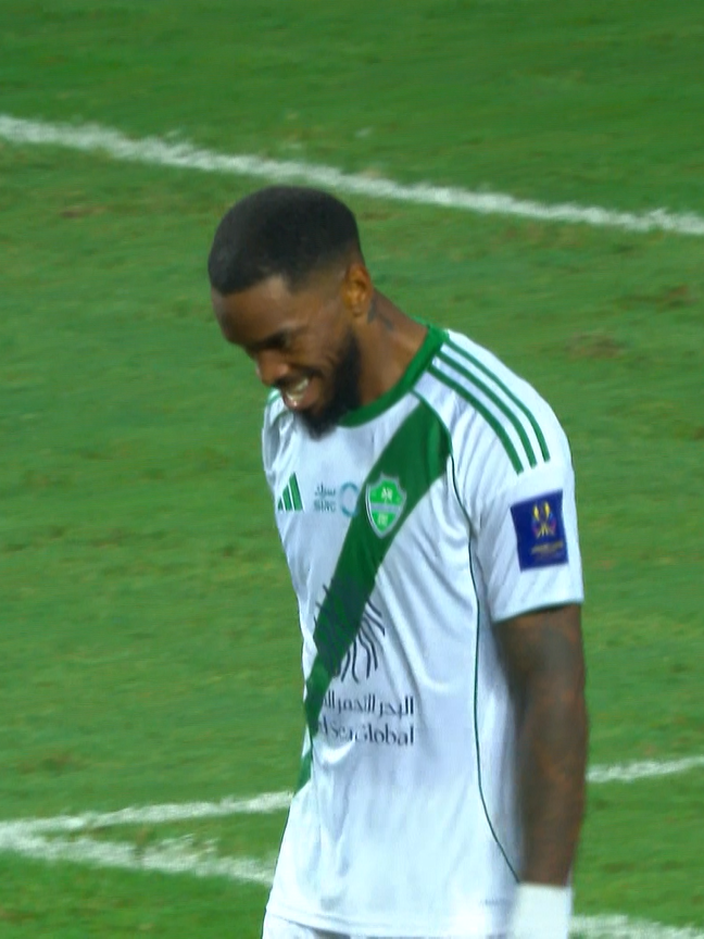الهدف السادس الملغي للأهلي السعودي في شباك القادسية السعودي  #الأهلي_القادسية