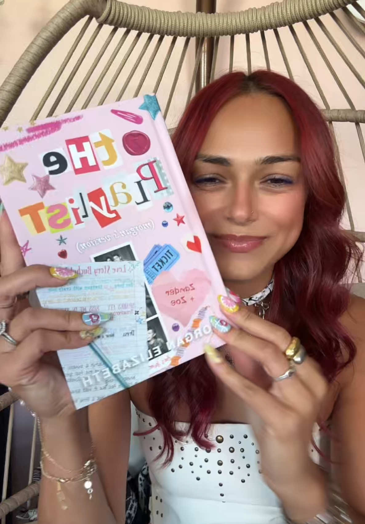 Omg it’s so pretty 🩷 #theplaylist #morganelizabeth #taylorswiftinspired #romcom #swiftiebook #bookgirlie #specialedition #annotatedbooks @authormorganelizabeth 